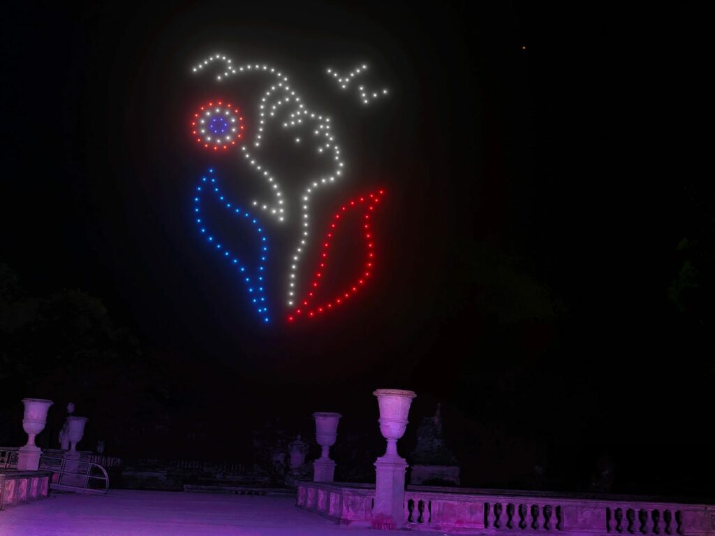 Marianne tricolore dessinée par des drones pour une fête nationale